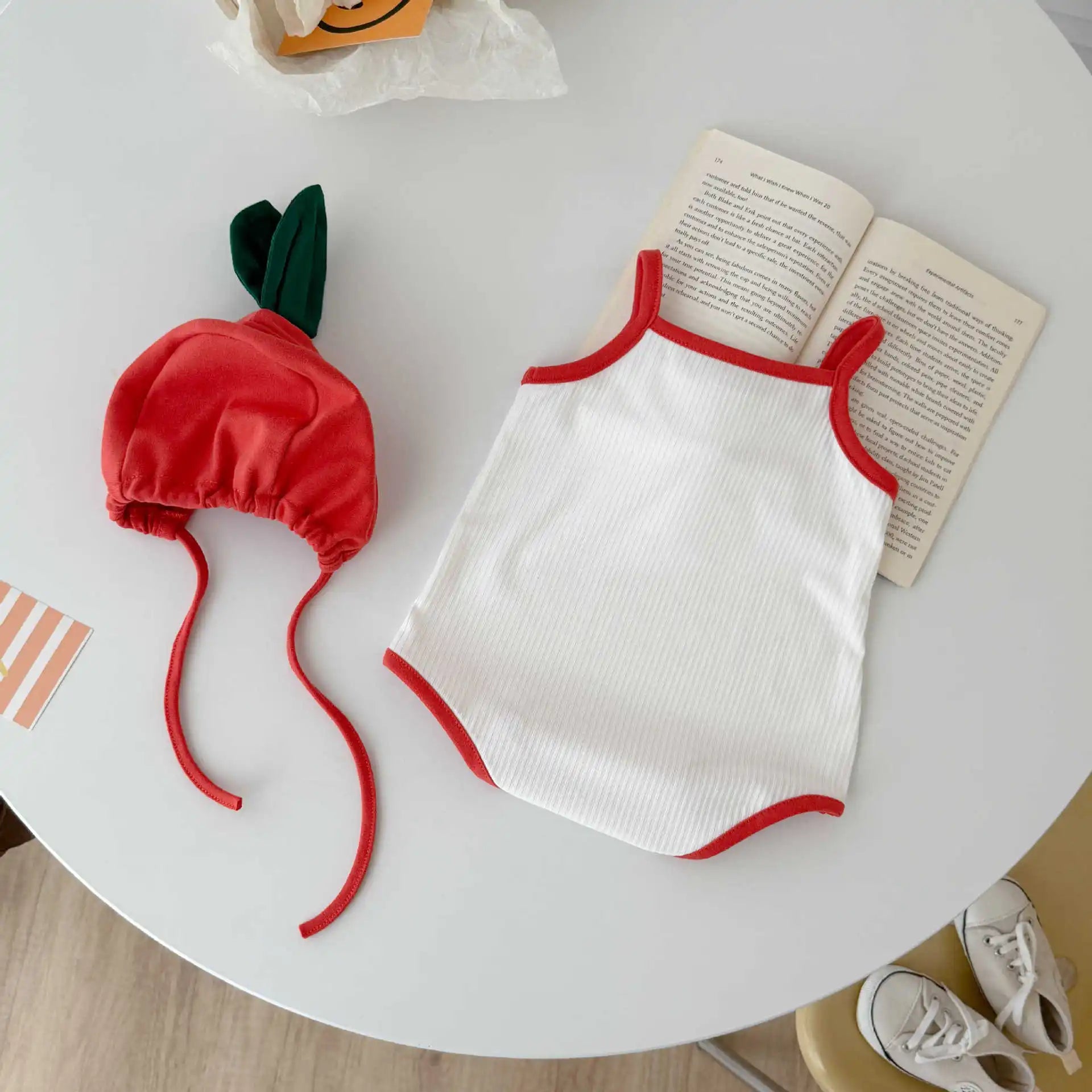 Baby Kleidung Sommer Baby Junge Mädchen Bodysuit Nette Tomaten Druck Ärmellose Infant Sling Onesie + Hut 2Pcs Neugeborenen Fotografie outfit.