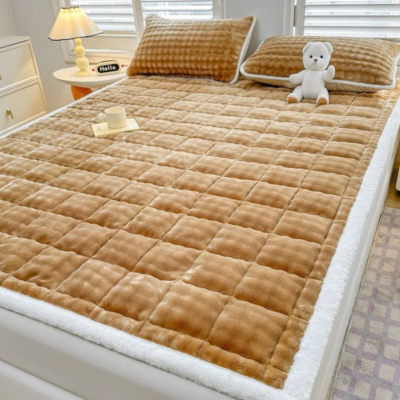 Warm Mattress Topper Quilted Bed Mat Cover Velvet Bed Linen Plush Mattress Protection Pad Матрасы Для Кровати (No Pillowcase).