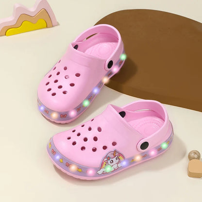 Light Sandals for Girls Pink Cartoon Printing Summer Beach Kids Shoes Outdoor Non-slip Classic Design Children's Casual Clogs.