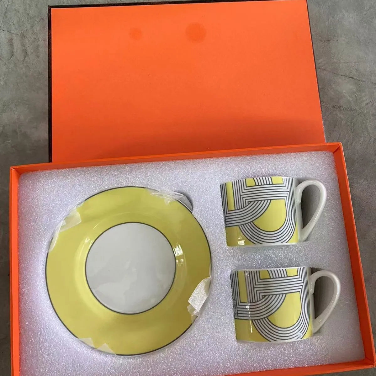 Red, Blue, Gray Tiger Series  Animal Images Bone Porcelain Coffee Cup Plate European Afternoon Tea Cup and Saucer Set Gift Box