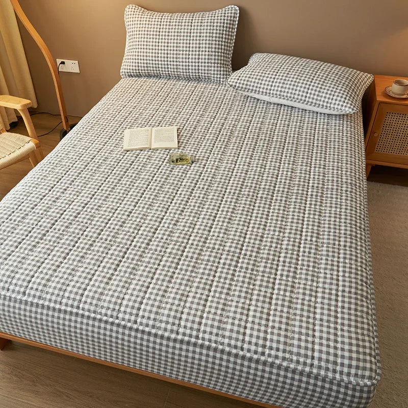 For High-Quality Quilted Plaid Mattress Cover,Mattress Protector,- Antibacterial, Breathable,Comfortable for Fresh Sleep Experie.