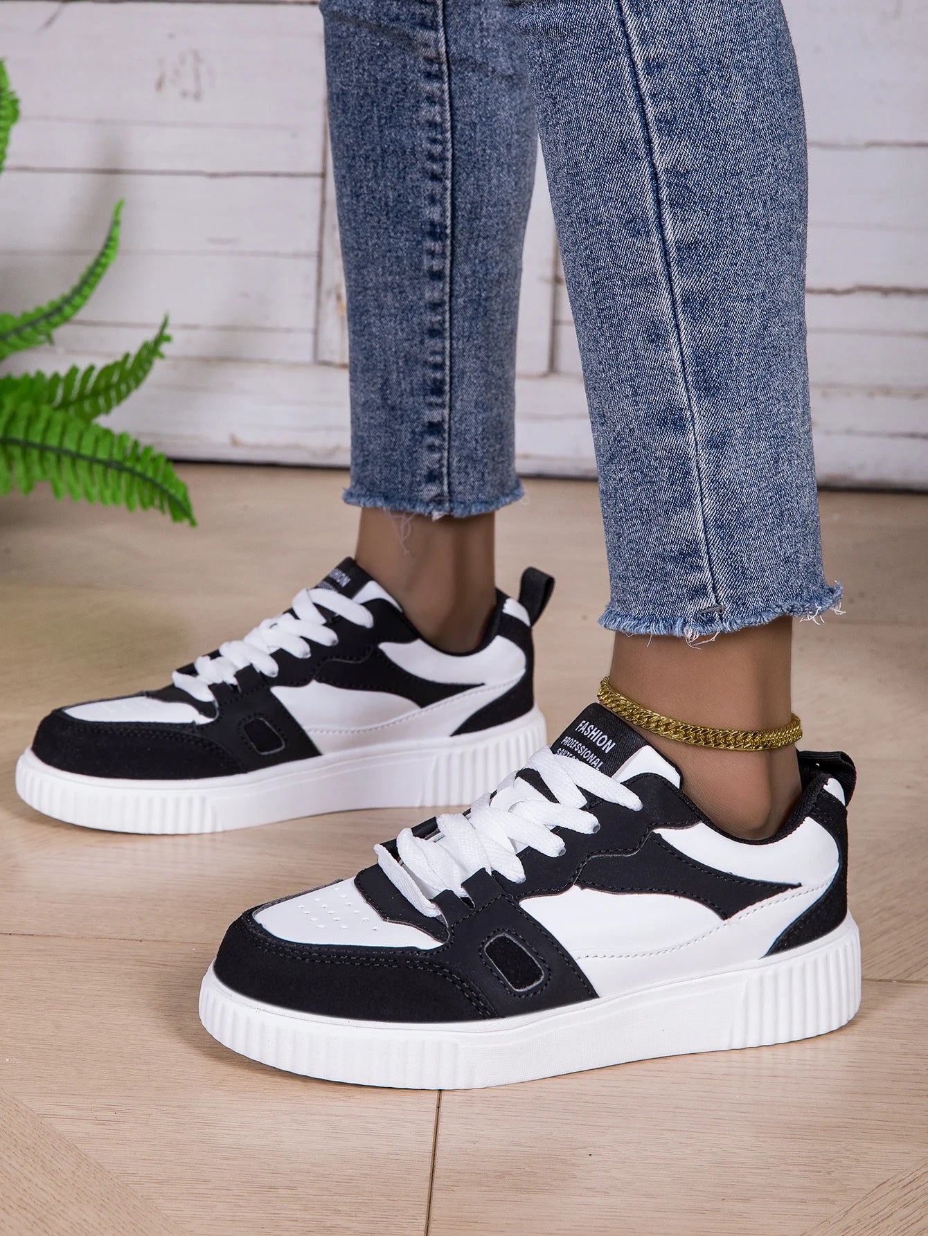 Women Shoes Skateboarding Shoes For Men Fashion Sneakers Lightweight White Black Sports Running Outdoor Casual Shoes Size36-46.