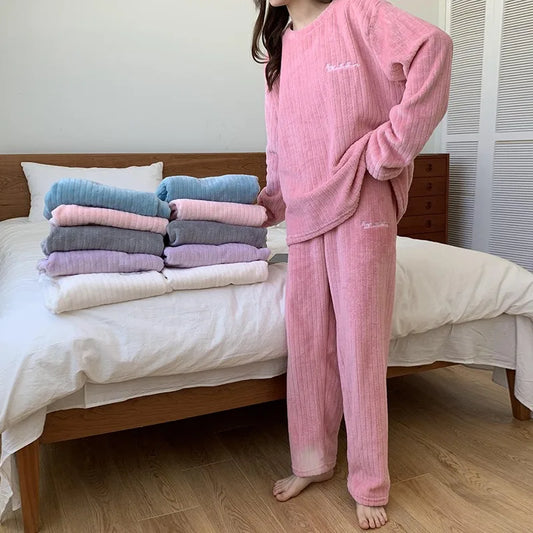 Verdickte warme Nachtwäsche für den Winter, Korallensamt, lockerer Loungewear-Pyjama mit weitem Bein, 2-teiliges Set, gestreifte Damen-Nachtwäsche