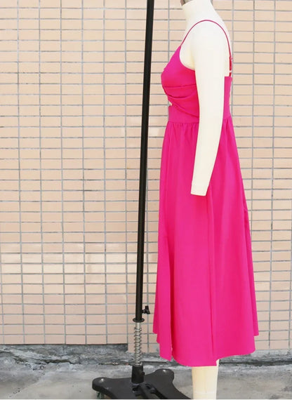 Damenbekleidung im neuen Stil von Amazon, Tank-V-Ausschnitt, großes Swoop-Kleid, schlank, dass Sie Ihre Silhouette glättet, mittellanges Kleid mit offenem Rücken.