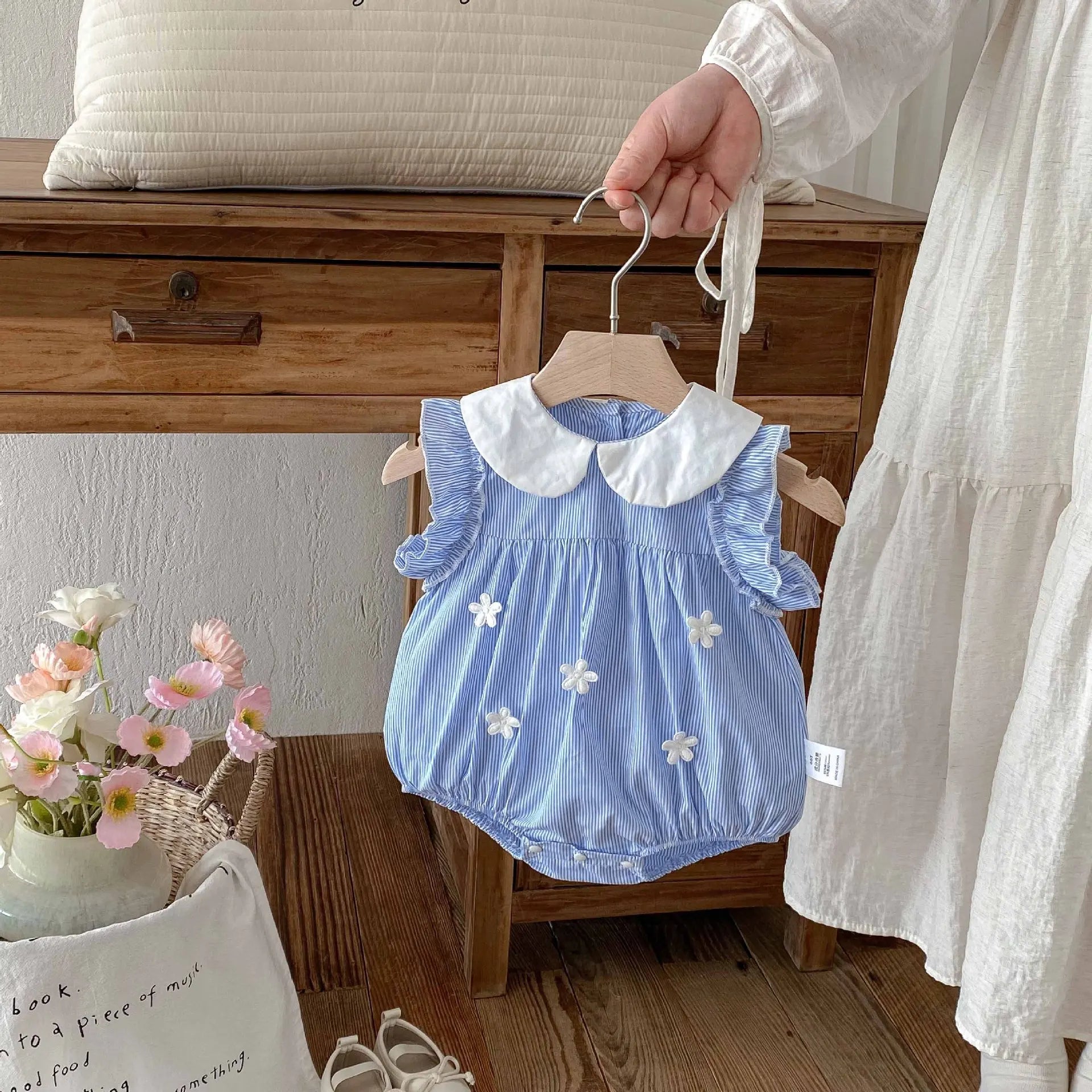 Babykleidung 2025, Sommer-Baby-Body für Mädchen, Baumwolle, ärmellos, für Kleinkinder, blau, weiß, gestreift, Einteiler, süßes Kleinkind-Einteiler.