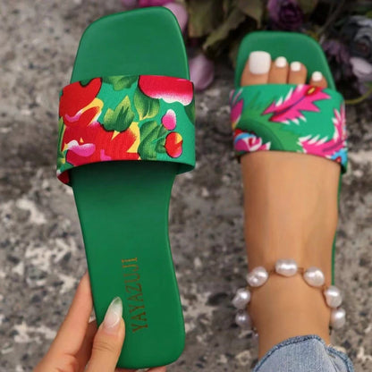Women Fashion Sandals 2025 New Summer Flat Shoes Square Toe Slip-on Girls Indoor Street Slippers Plus Size Beach Slides.