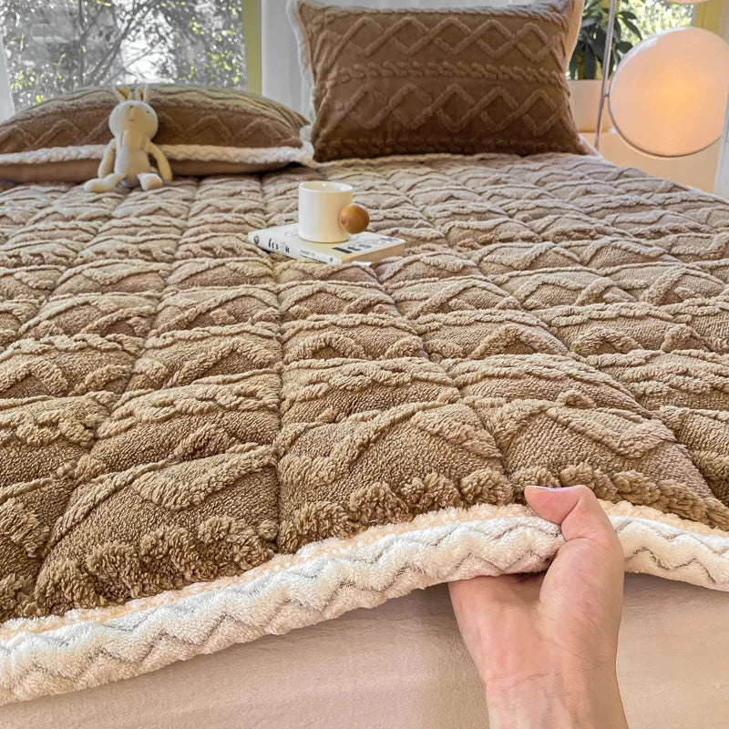 Winter Taft Velvet Mattress Topper Pad Fleece Bedspread Fold Non-slip Thin Tatami Mat Student Dormitory Bed Sheet Mattress Cover