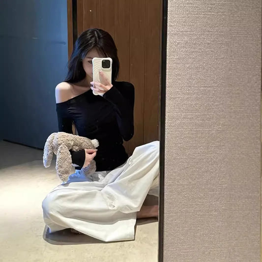 1pcs Spring Autumn Fashion Skew Collar Off-shoulder Long-sleeved T-shirts Women New Solid Slim Fit Sexy Tees Shirts Student Tops.