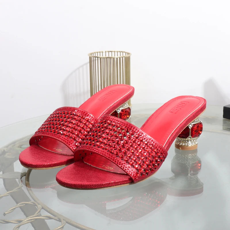 Golden heeles sandals new rhinestones in the summer 2025  thick heels lady slippers wearing banquet luxury elegant slippers.