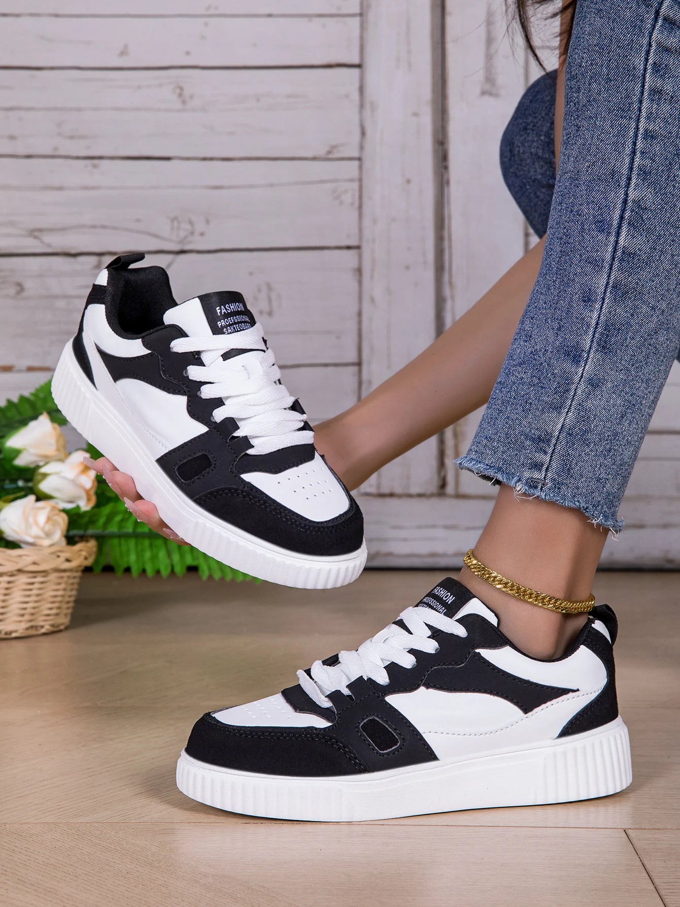 Women Shoes Skateboarding Shoes For Men Fashion Sneakers Lightweight White Black Sports Running Outdoor Casual Shoes Size36-46.
