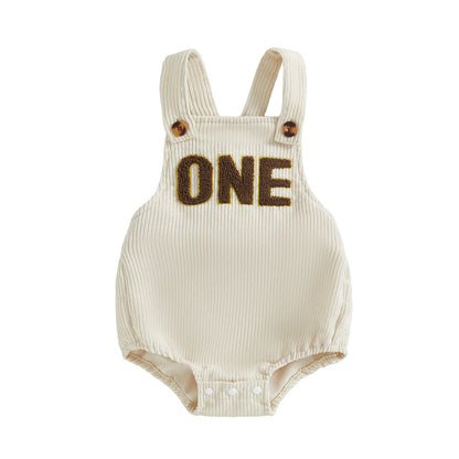 Baby-Overall, ärmellos, quadratischer Ausschnitt, Buchstaben-Stickerei, Strampler für Neugeborene, einjähriges Outfit für Jungen und Mädchen.