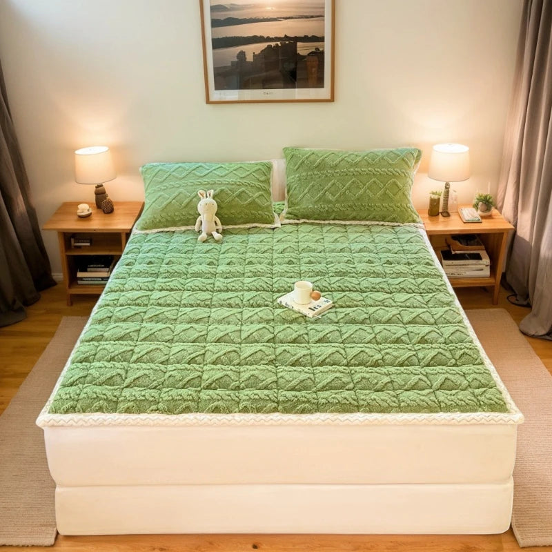 Winter Taft Velvet Mattress Topper Pad Fleece Bedspread Fold Non-slip Thin Tatami Mat Student Dormitory Bed Sheet Mattress Cover.