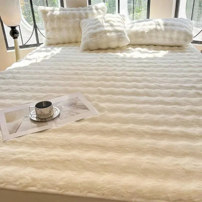Velvet Mattress Cover Pad Fluffy Plush Fitted Bed Sheet Fleece Bed Cover for Double Bed Winter Warm Bed Dust Mite Queen Size.