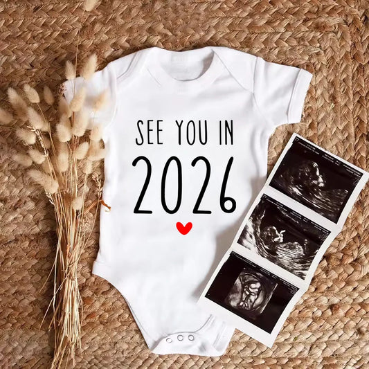 Wir sehen uns im Jahr 2026 Schwangerschaftsankündigung Baby Strampler Baumwolle Kleinkind Overall Sommer Kurzarm Neugeborene Jungen Mädchen Body
