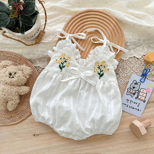 2025, Sommer, bezaubernd, ärmellos, Fliege, Blume, bestickt, für Neugeborene, Mädchen, einteiliger Bodys, weicher Baby-Spitzen-Overall