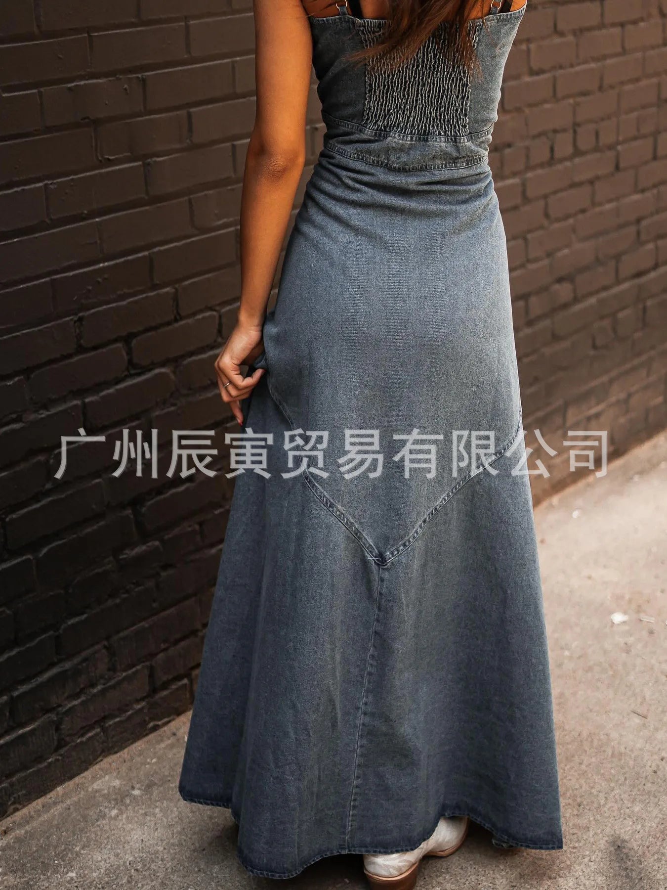 Europa und die Vereinigten Staaten Retro Wash Do Old Denim Neckholder Slim Single-Breasted Big Swing Kleid für Damen Sommer Vestidos.