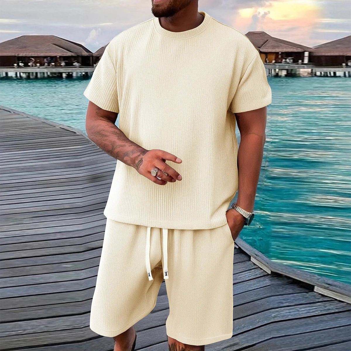 2-piece men's short sleeved shorts set, made of jacquard fabric suitable for fitness, running, and outdoor leisure activities.