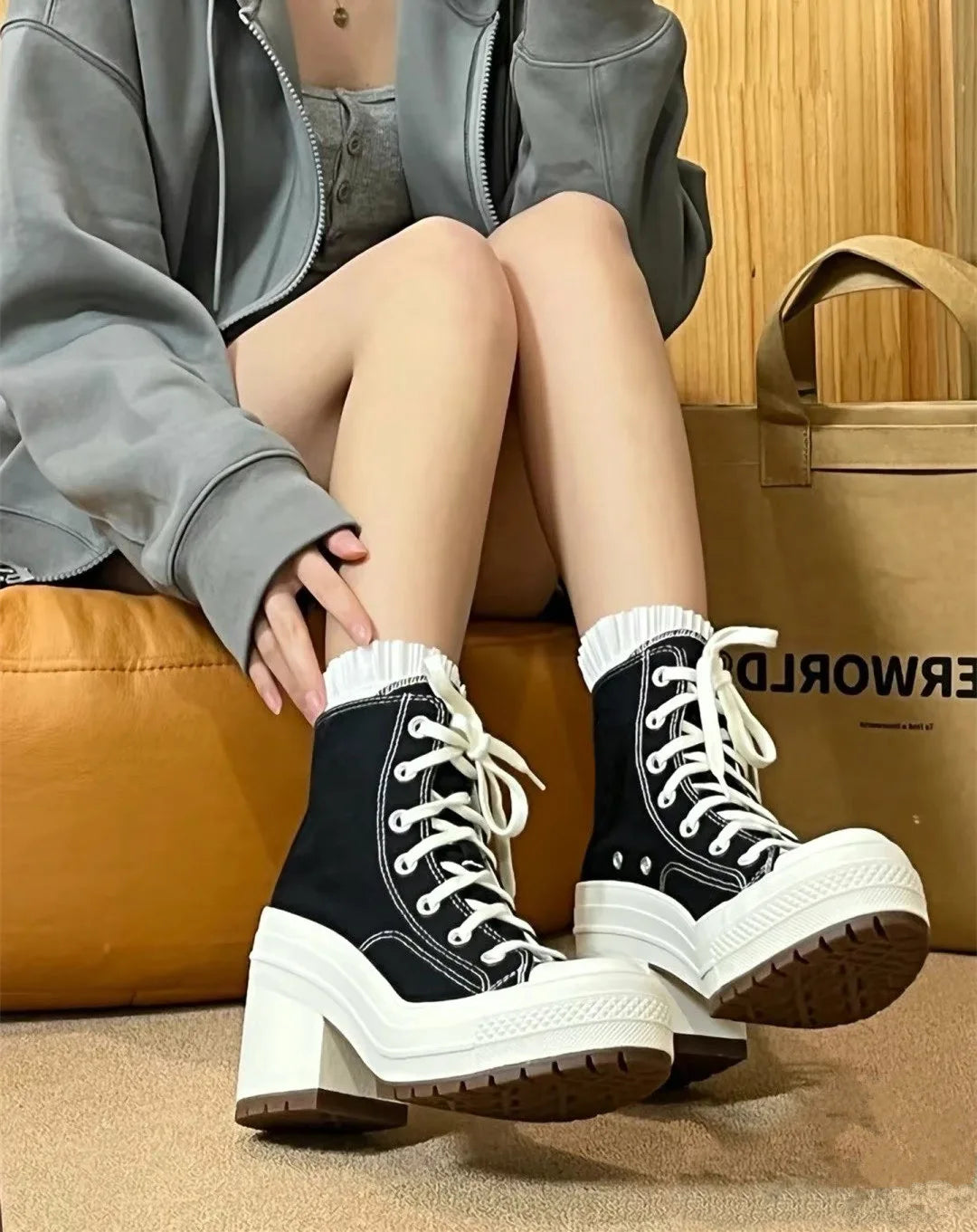Women Platform Sneakers Luxury Brand  Women Boots Fashion Outdoor Skateboard Shoes Women High Top Canvas Sneaker Plus Size 36-42.
