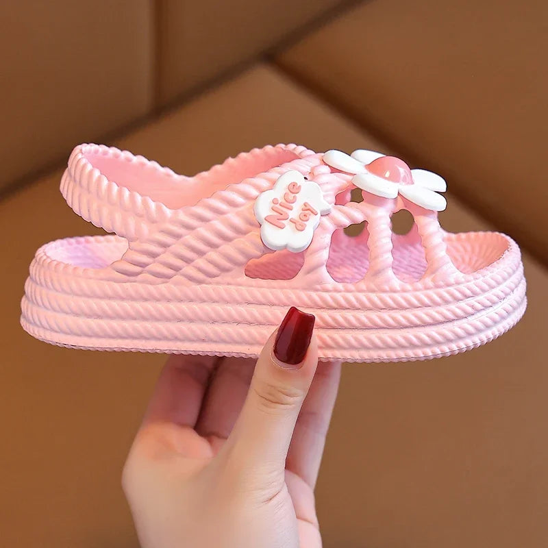 2025 New Children's Slippers Summer Girls and Boys Bathroom Home Anti slip Beach Shoes Soft Soled Baby Sandals.