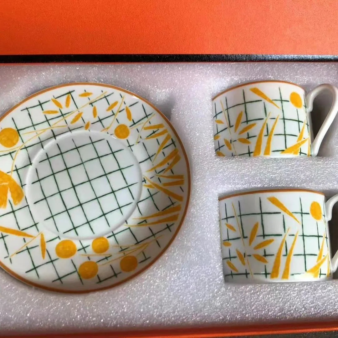 Red, Blue, Gray Tiger Series  Animal Images Bone Porcelain Coffee Cup Plate European Afternoon Tea Cup and Saucer Set Gift Box