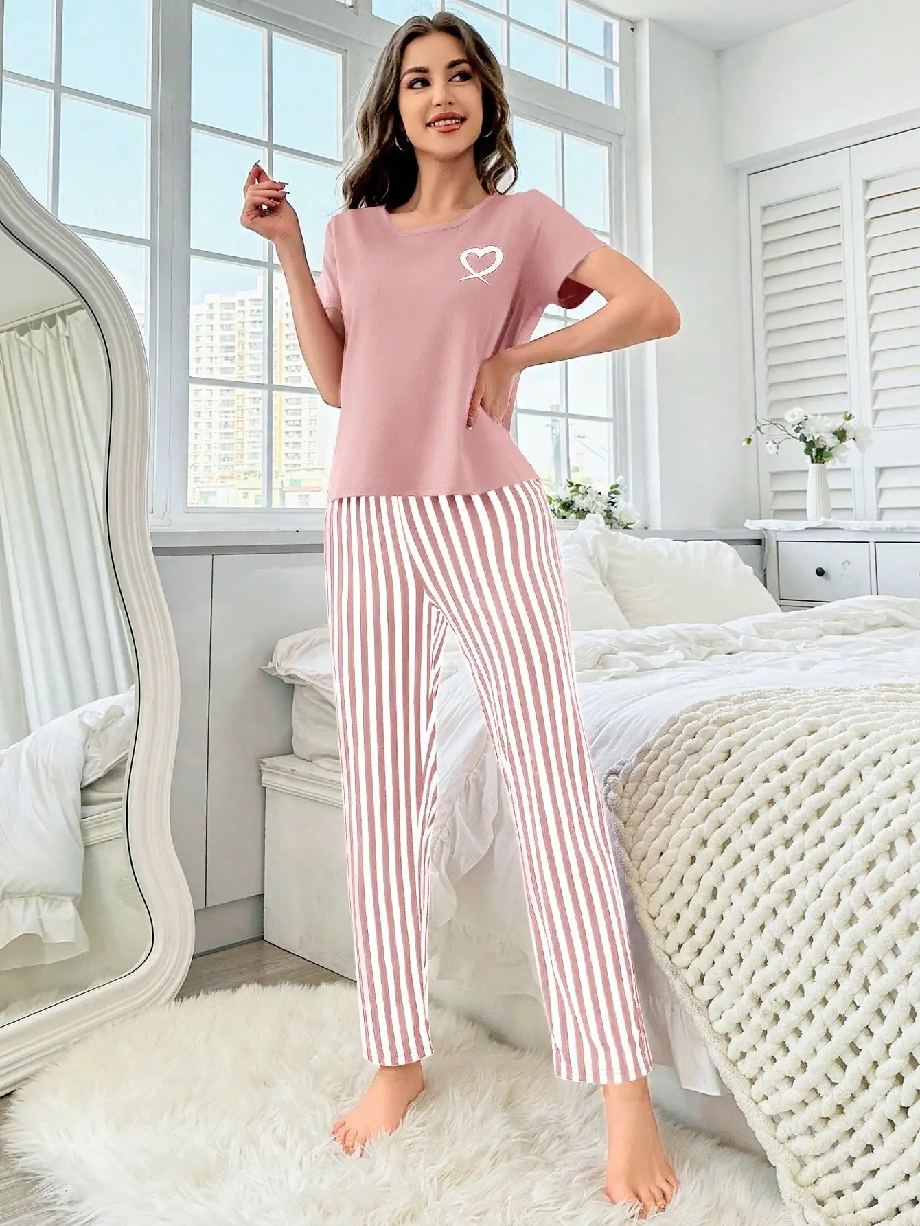 Damen-Pyjama im neuen Stil, kurzärmelig, gestreifte Hose, zweiteilig, elegantes, lässiges Heim-Outfit.