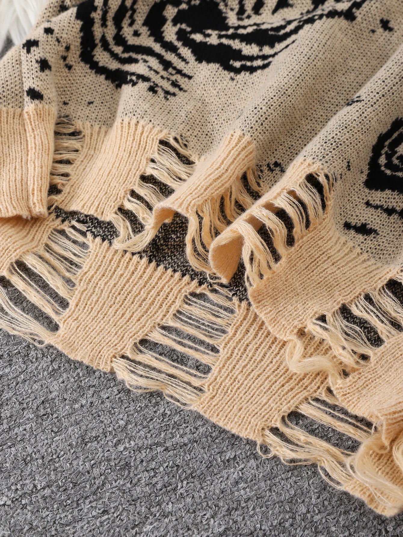 New Popular Street Ripped Abstract Starry Sky Pattern Pullover Ripped Sweater Casual Round Neck Knitted Men's Pullover.