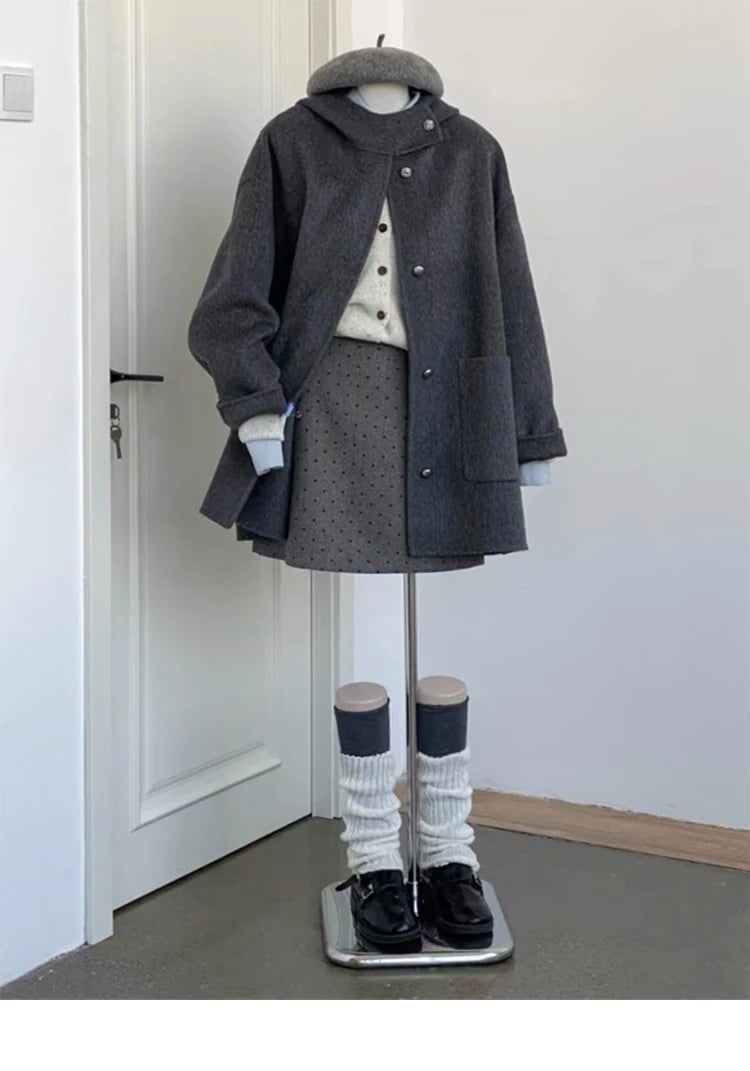 Grauer doppelseitiger Wollmantel mit Kapuze für Damen im Herbst und Winter 2025, neuer High-End-Mantel im Hepburn-Stil.