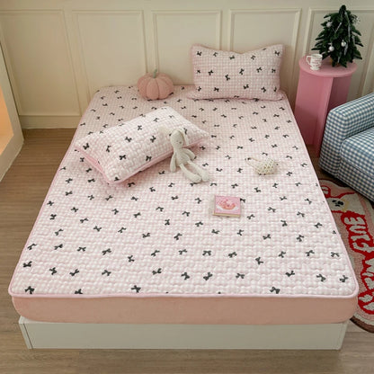 Quilted Velvet Bed Cover Printed Bedspread for Home Winter Mattress Protector Thicken Bed Linen 매트리스 커버 (No Pillowcase).