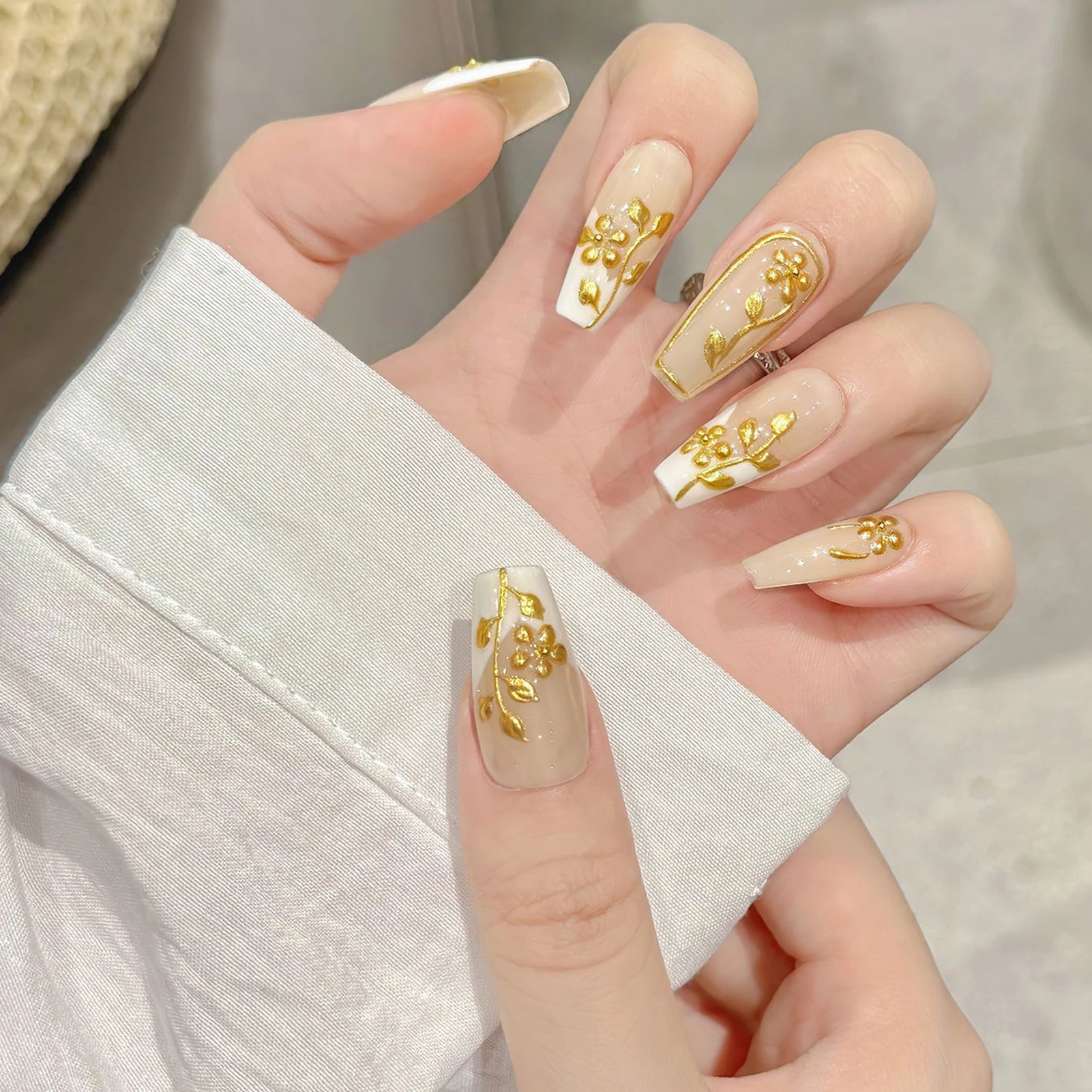 10pcs Handmade Autumn Press On Nails Mid-length Ladder Gold Foil Flower Tips Fake Nail White French Style False Nail For Women.