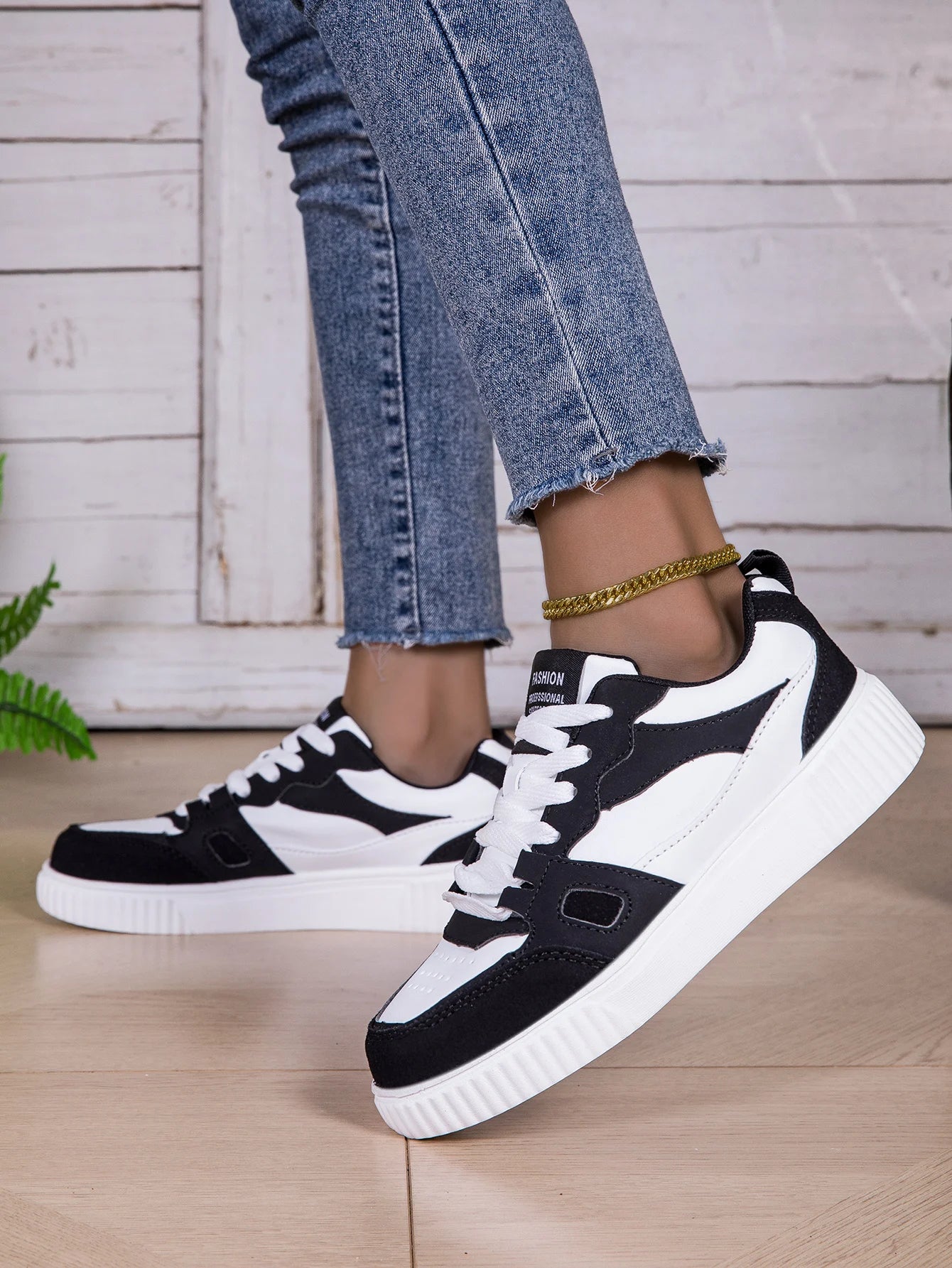 Women Shoes Skateboarding Shoes For Men Fashion Sneakers Lightweight White Black Sports Running Outdoor Casual Shoes Size36-46.