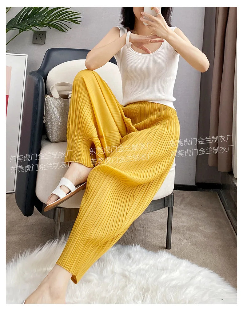 Miyake Life Pleated Pants Loose Harem Pants Women's Summer Thin Fashion Versatile Nine-minute Calf Pants.