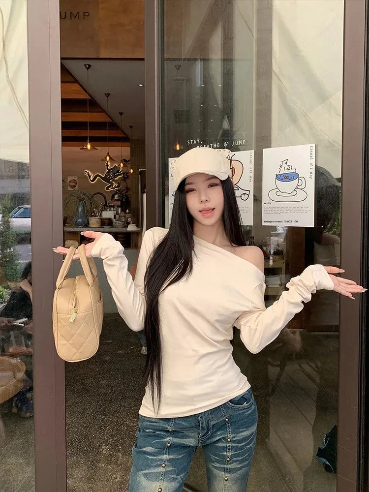 Slim Fit Long Sleeve T-Shirt Shoulder Bared One Shoulder Style Casual Streetwear for Young Women Fashionable And Stylish.