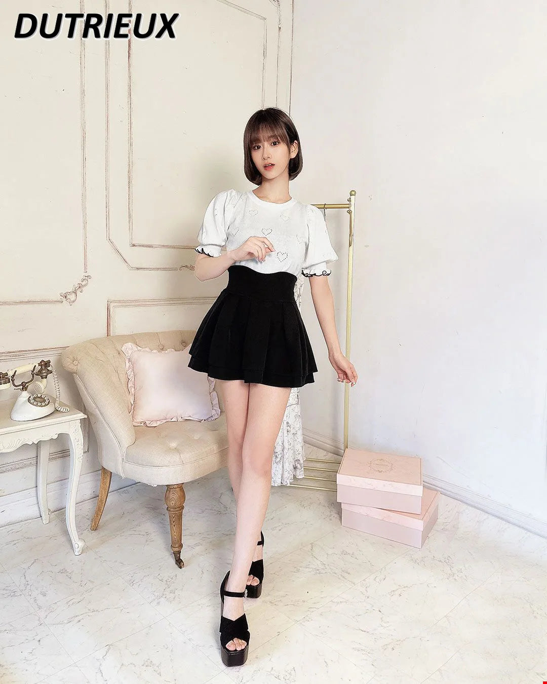 Japanese Lolita Black Skirts Women 2025 Spring Autumn New Radian Waistline Slim Short Pleated Skirt Female Mini Skirt Culottes.