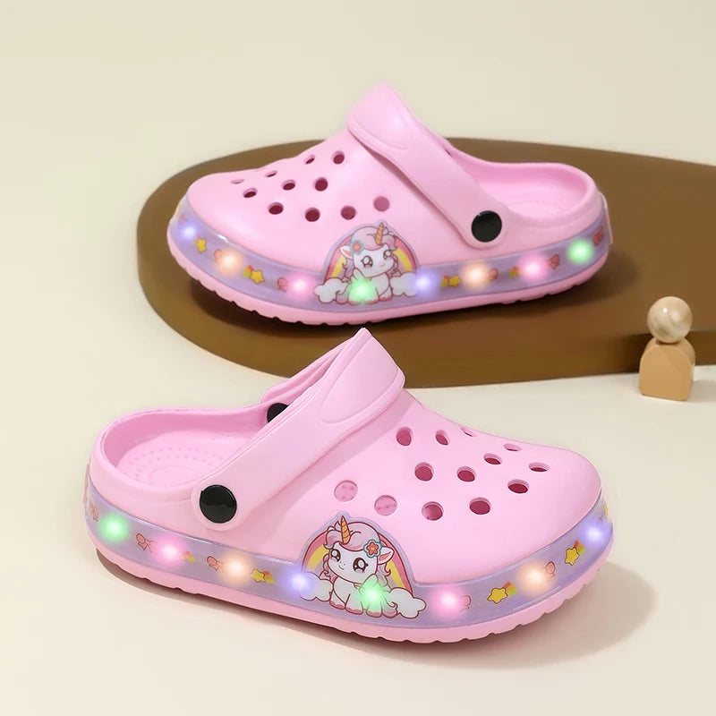 Light Sandals for Girls Pink Cartoon Printing Summer Beach Kids Shoes Outdoor Non-slip Classic Design Children's Casual Clogs.