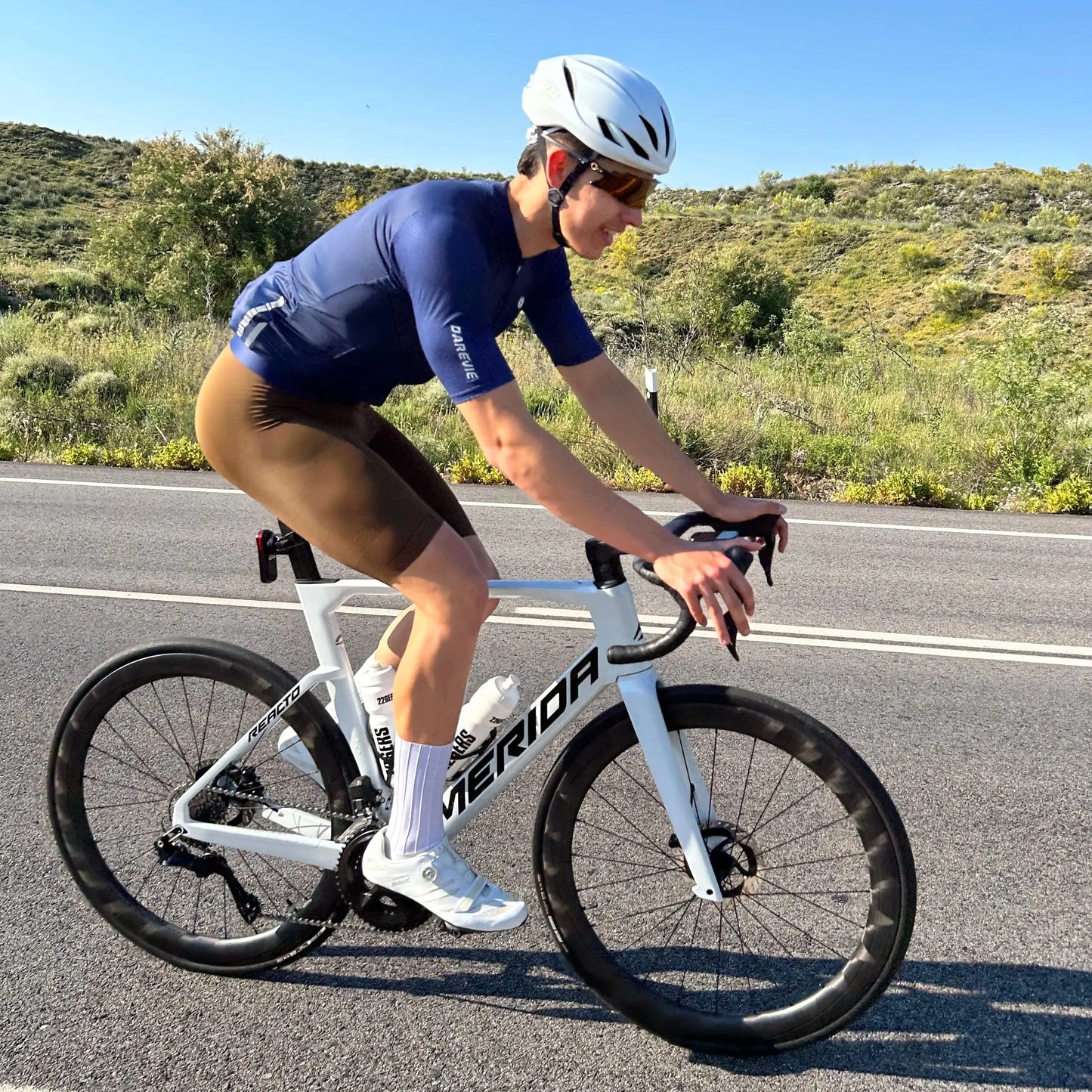 DAREVIE AERO Cycling Man Socks Pro Aerodynamics Socks Elastic Anti-Slip Men's Cycling Socks Outdoor Sports Bicycle Accessories.