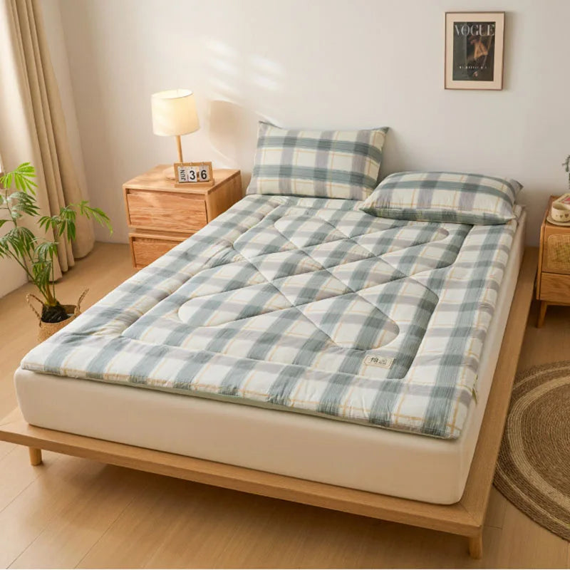 A-Class Cotton Mattress for Student Dormitories Nordic Checkered Printed Thick Cushion for Bed All-Season Single Home Decoration.