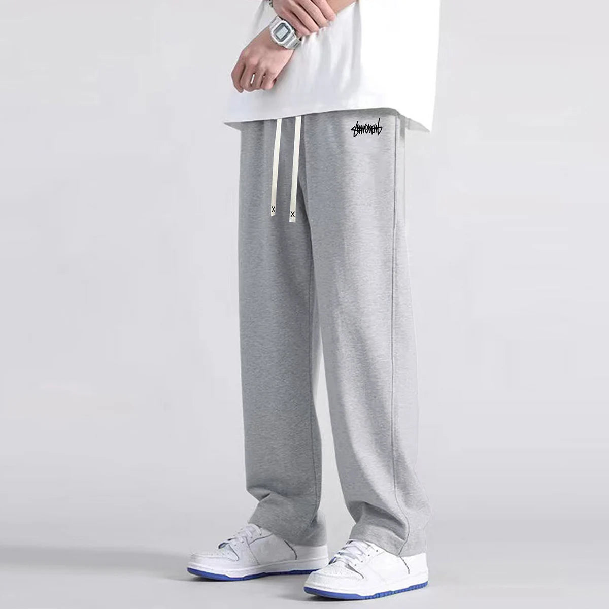 Men's solid color straight leg jogging pants, suitable for casual sports such as running, gym, and outdoor activities.