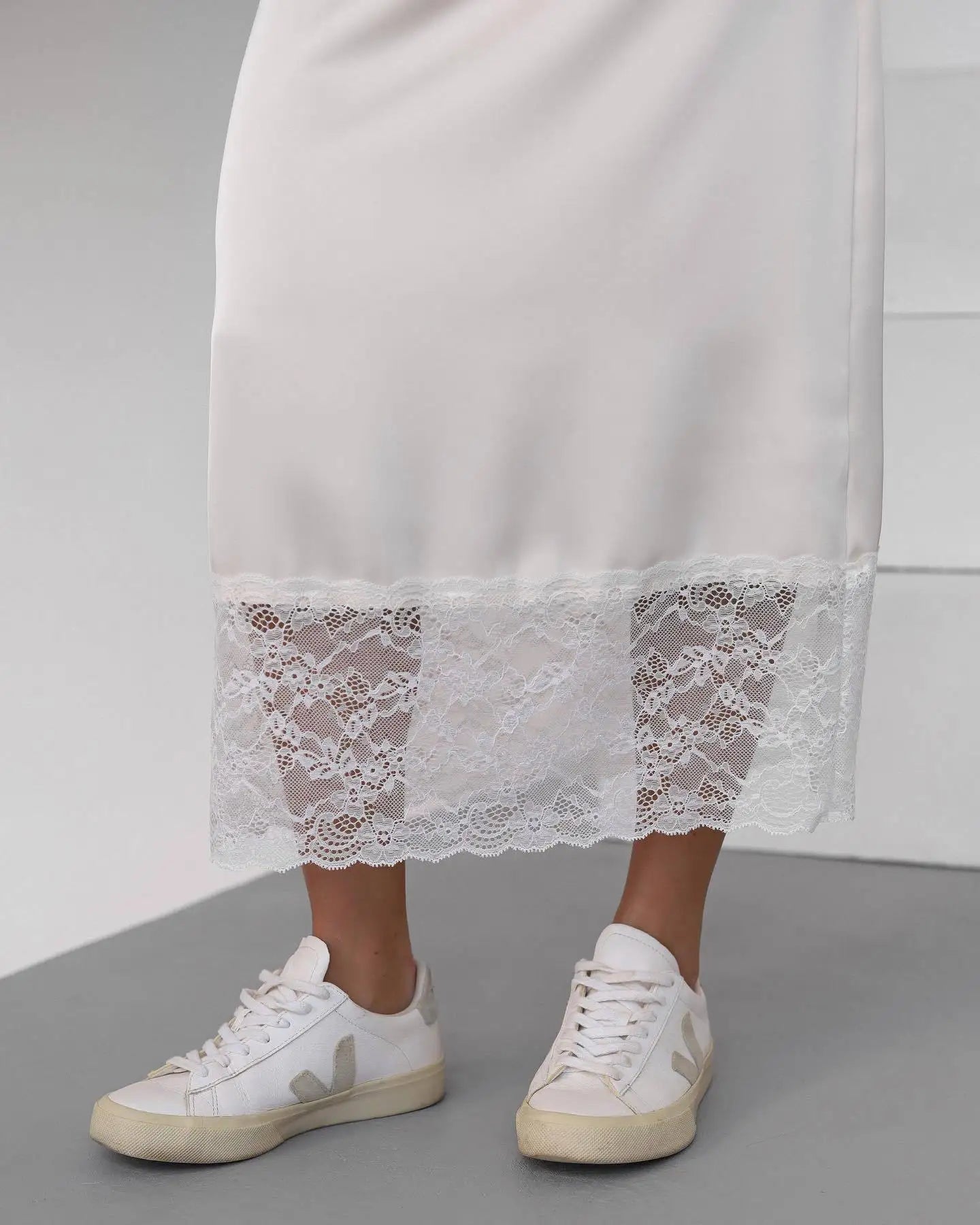 Tossy White Casual Lace Long Skirt For Women Slim High Waist Patchwork Elegant Commute Clothes Summer 2025 Female Maxi Skirt New