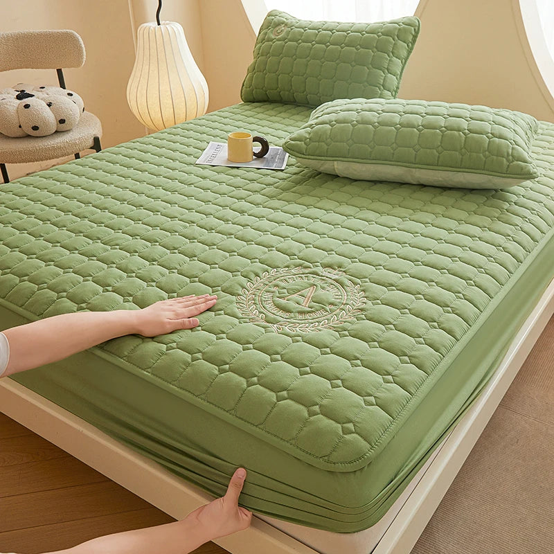 WOSTAR Thicken quilted mattress protector cover solid embroidery luxury double bed elastic fitted sheet style bed protection pad.