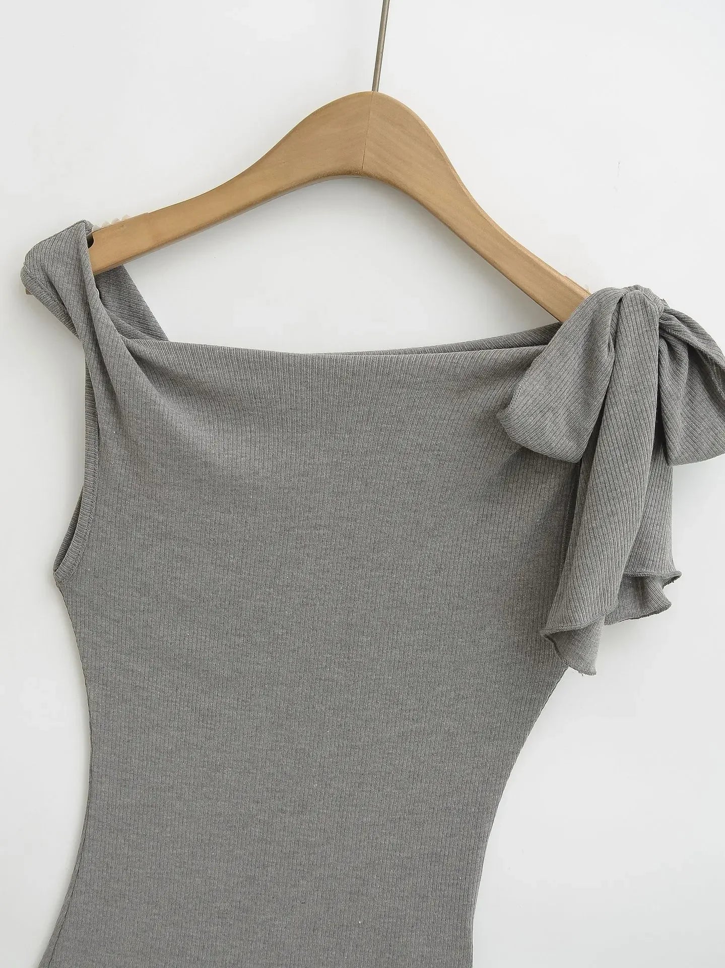 Shoulder Bared Short Sleeve T Shirt Women's Spicy Girl Design Slimming Top Summer New Style One Word Oblique Shoulder Tie Waist.