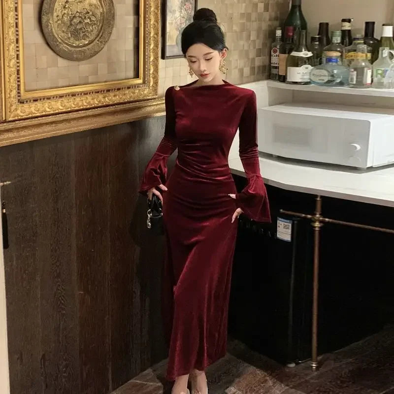 Internet Celebrity High-End-Samtkleid Leichtes, temperamentvolles, hoch tailliertes, schlankes, burgunderrotes Fischschwanzkleid.