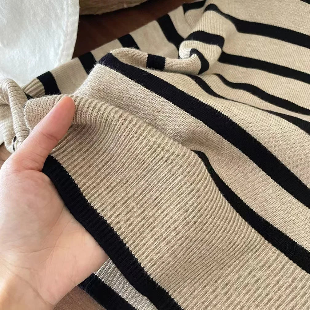 Girls' Autumn/Winter High Collar Sweater Set 2025 New Style Female Baby's Stylish Knitted Sweater Wide Leg Pants Two Piece Set.