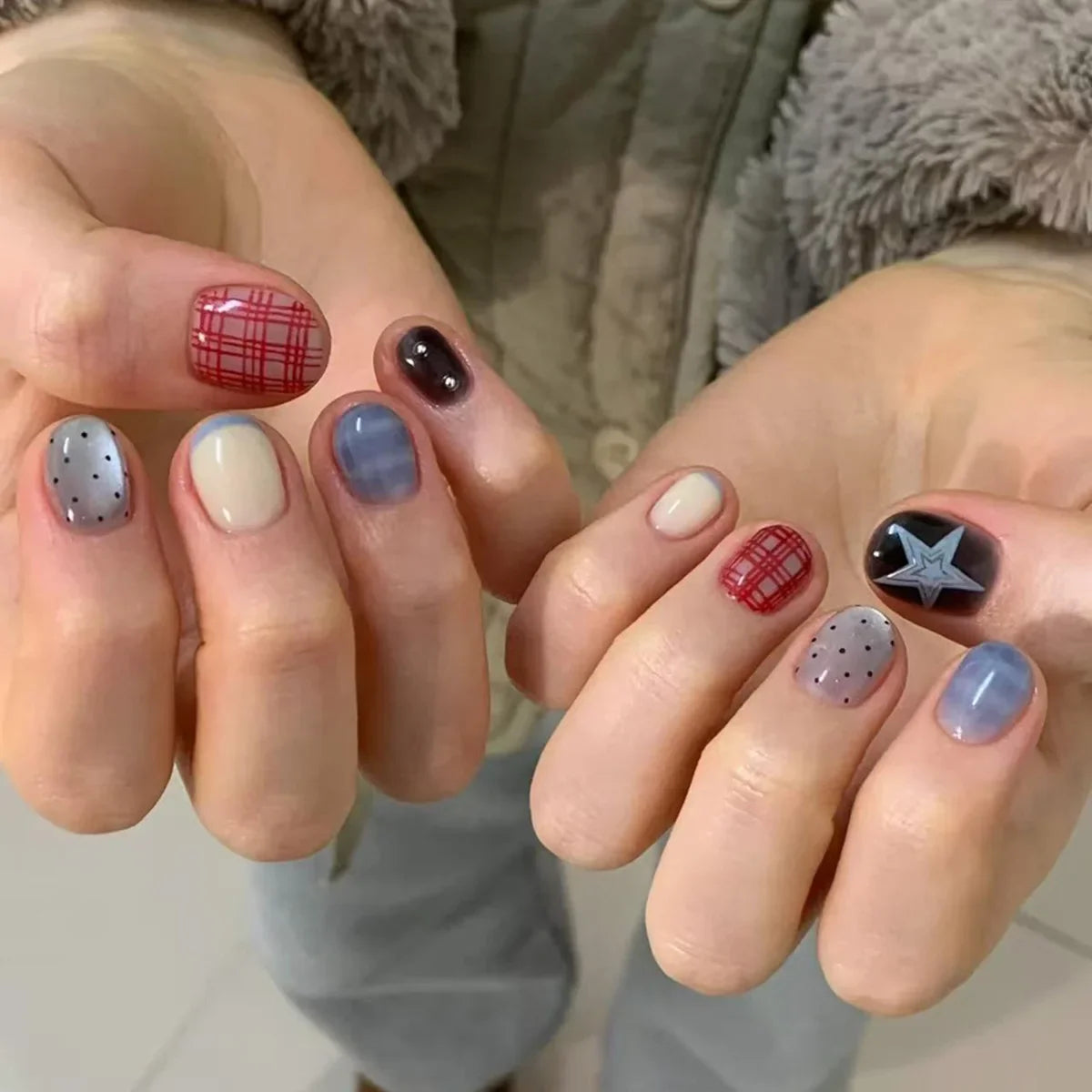 10pcs Short Oval Shaped Press-On Nails - Color Block Stripes & Star Designs Glossy Mix-and-Match False Nails for Women and Girls.