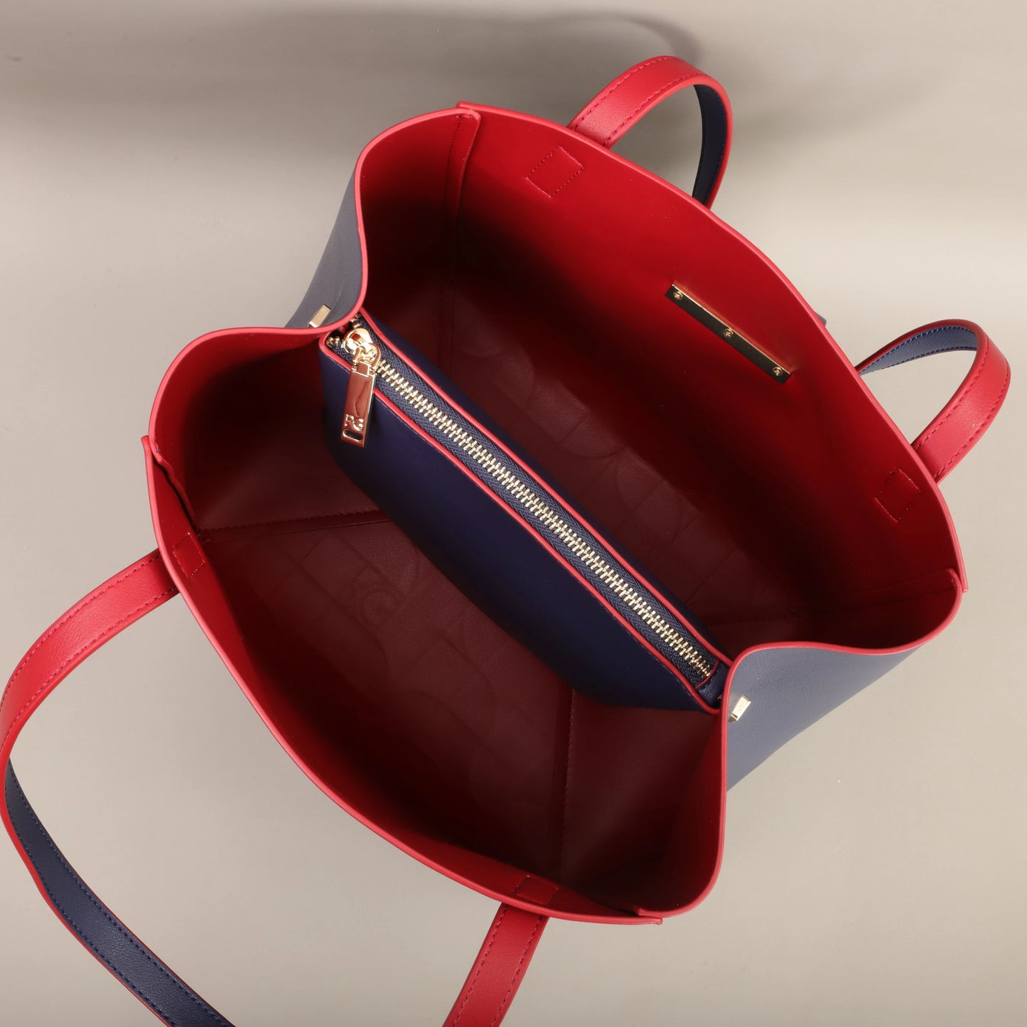 PG Lady Light Luxury High-End Design Large Capacity 2025 New Fashion PU Artificial Eco-Friendly Leather Single Shoulder Bag.