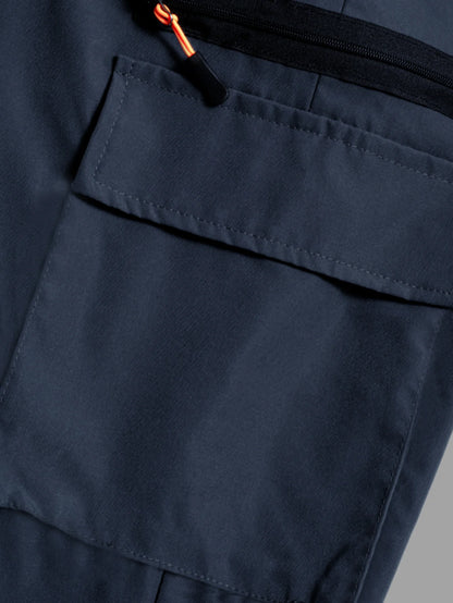 Outdoor-Arbeitshose für Herren – strapazierfähiges Polyester, mehrere Taschen, elastischer Bund mit Schlaufen, leicht und atmungsaktiv.