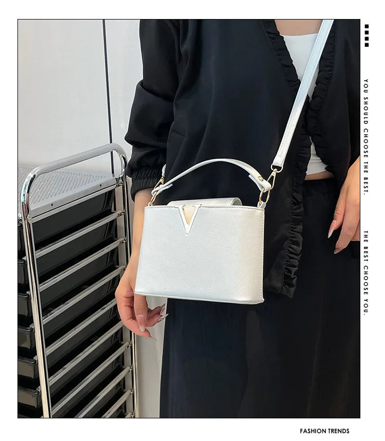 Luxury Women's Tote Bag, Chic V Shaped Stylish Pu Leather Bucket Bag, Top Cover Handbag Women Shoulder Crossbody Bag for Woman.