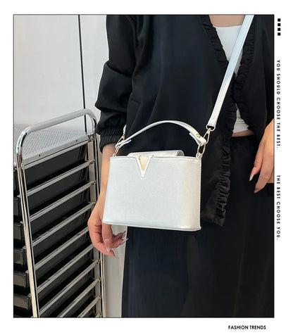 Luxury Women's Tote Bag, Chic V Shaped Stylish Pu Leather Bucket Bag, Top Cover Handbag Women Shoulder Crossbody Bag for Woman.