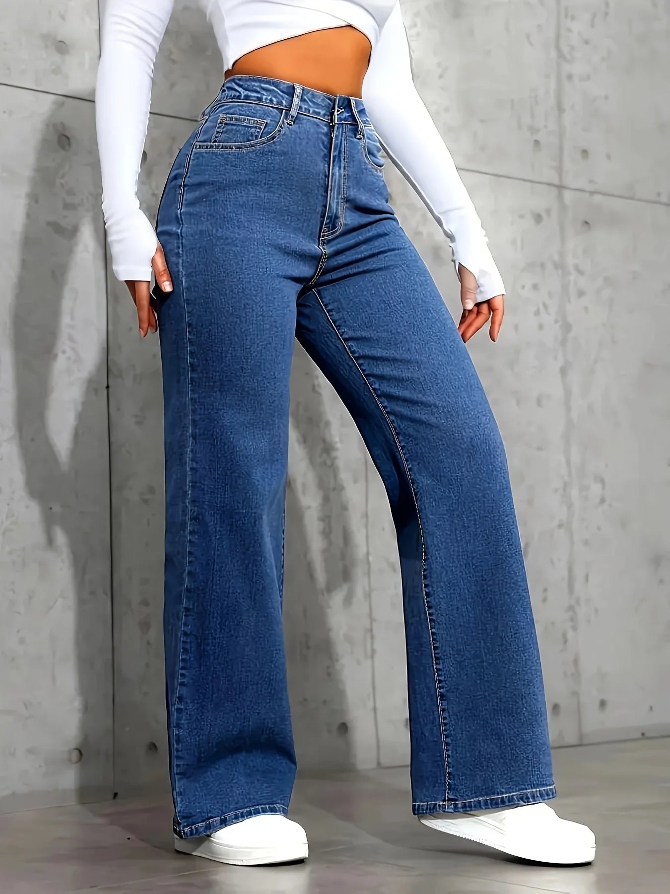 Classic and stylish straight-leg blue jeans, versatile and easy to pair with various outfits..