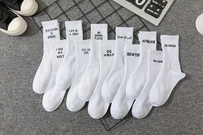 Simple European and American street letters white men's and women's socks sports hip hop college style socks.