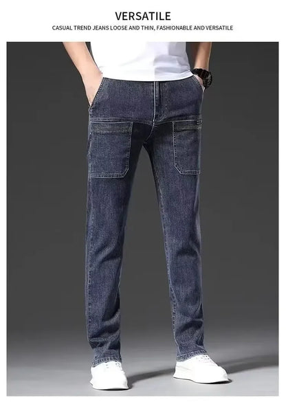 Elastische Herrenjeans, lässig, lockere Passform, mehrere Taschen, sechs Taschen, vielseitig, stilvoll, trendig, lockere Hose, männliches Modell